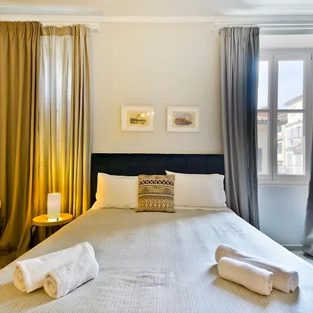 Liston Pied A Terre, Corfu Centre Apartment *