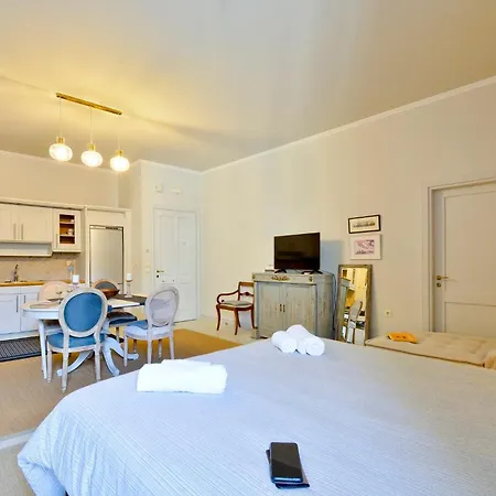 Апартаменты Liston Pied A Terre, Corfu Centre *